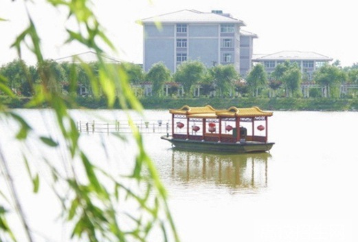 乐山旅游学校